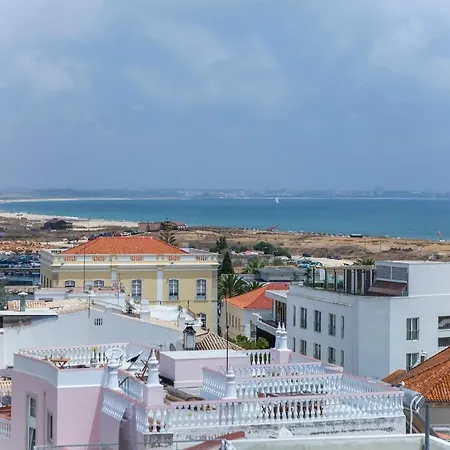 B10 - Top-floor Bay View * Lagos