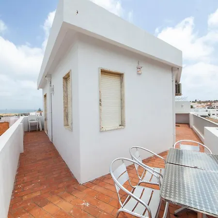 B10 - Top-floor Bay View *
