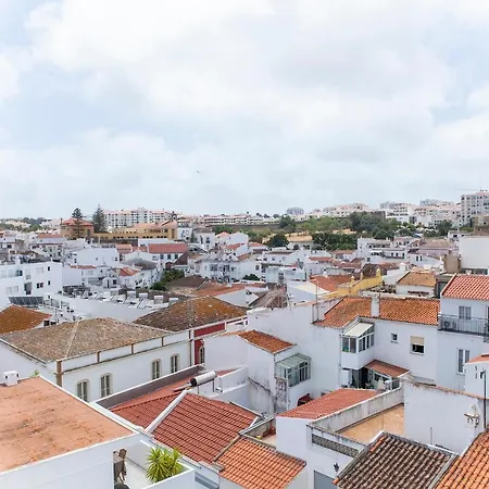 B10 - Top-floor Bay View Appartement *