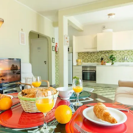 B10 - Top-floor Bay View Appartement *
